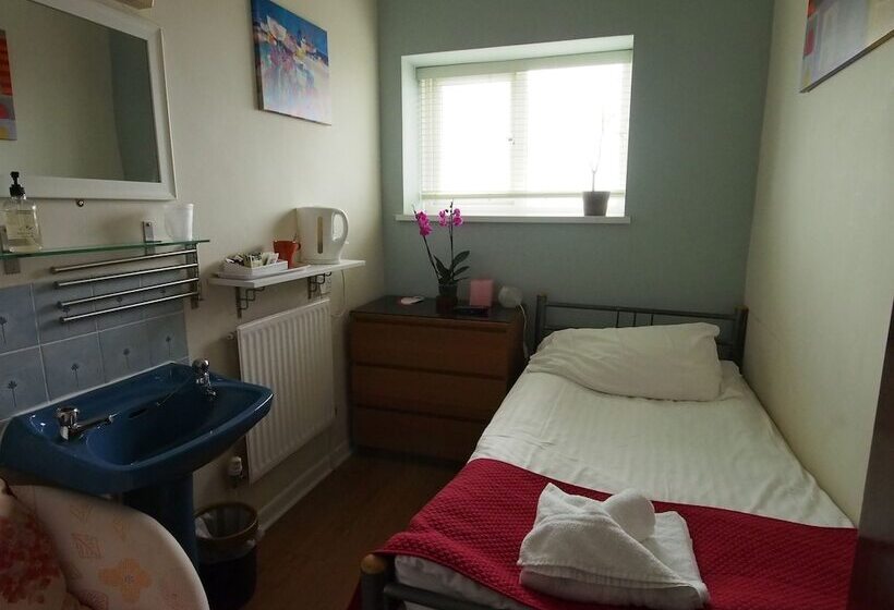 标准单人间共用浴室, Leonardo S Guest House