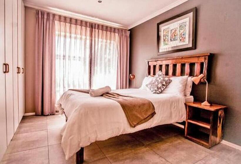 آپارتمان 1 خوابه همکف, The Russel Guest House