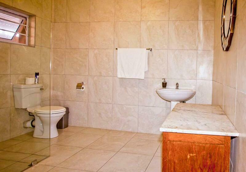 اتاق استاندارد, The Russel Guest House