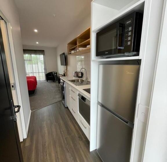 סטודיו סופריור, Sierra Motel And Apartments