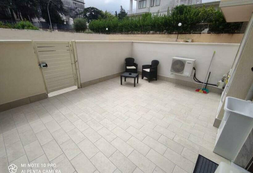 إستوديو قياسى مزودة بتراس, Giorgia House