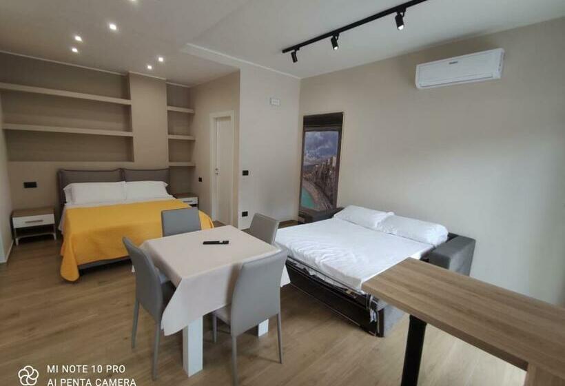 إستوديو قياسى مزودة بتراس, Giorgia House