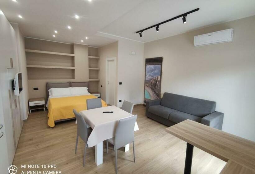 إستوديو قياسى مزودة بتراس, Giorgia House