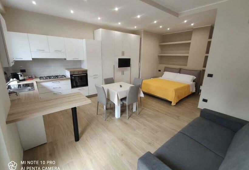 إستوديو قياسى مزودة بتراس, Giorgia House