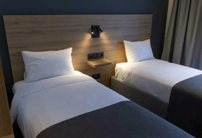 اتاق استاندارد با بالکن, Radisson Hotel & Spa Gyumri