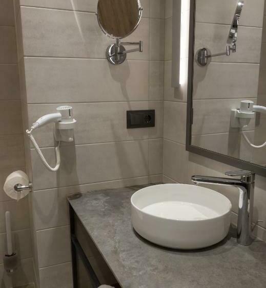 اتاق استاندارد با بالکن, Radisson Hotel & Spa Gyumri