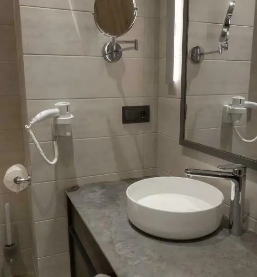 اتاق استاندارد با بالکن, Radisson Hotel & Spa Gyumri