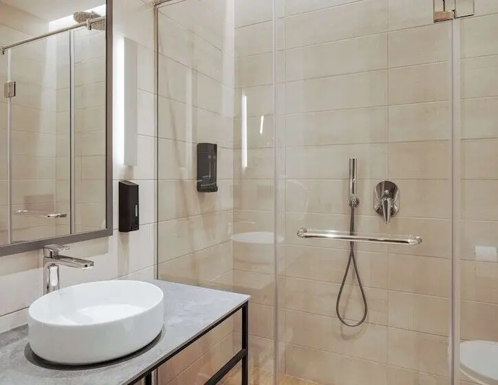 Habitaciï¿½n Estï¿½ndar Abuhardillada, Radisson Hotel & Spa Gyumri