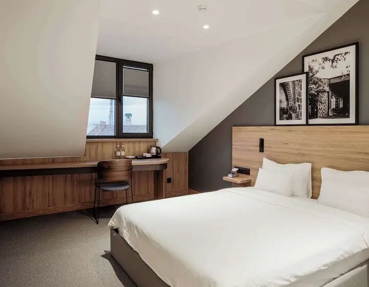 Habitaciï¿½n Estï¿½ndar Abuhardillada, Radisson Hotel & Spa Gyumri