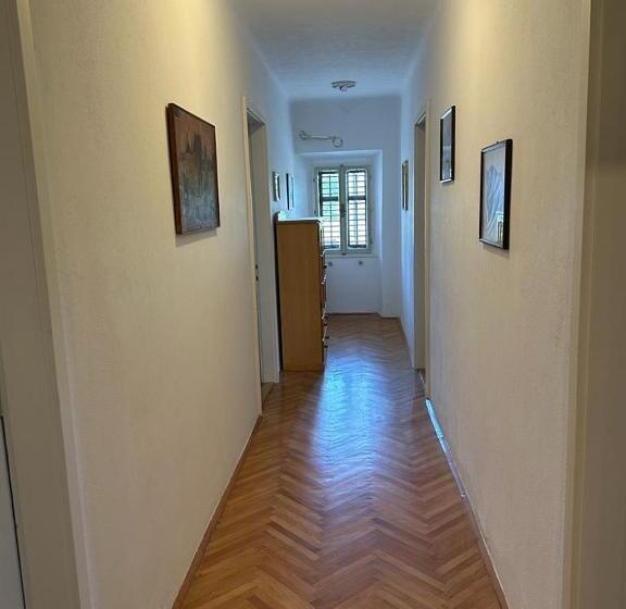 اتاق استاندارد با سرویس بهداشتی مشترک, Hostel On The Road Trip