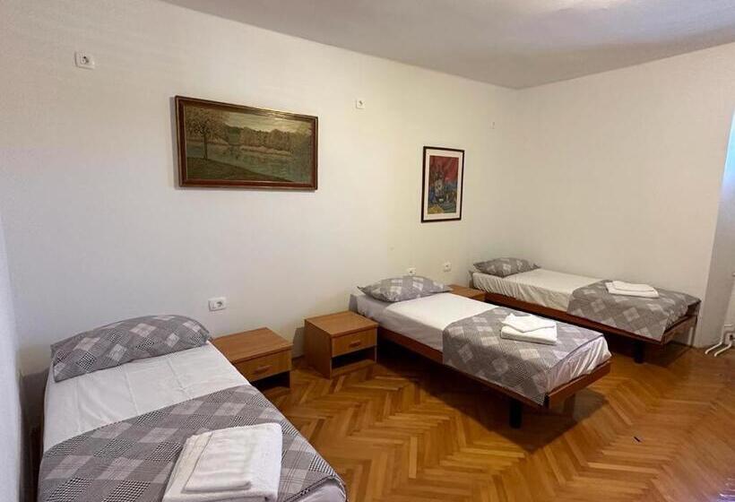 اتاق استاندارد با سرویس بهداشتی مشترک, Hostel On The Road Trip