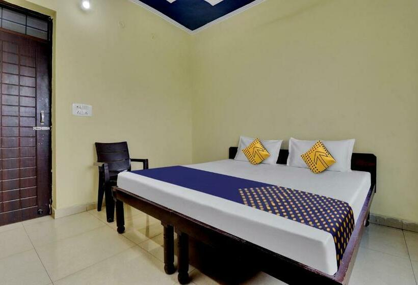 Трехместный Номер Классика, Spot On Atithi Guest House