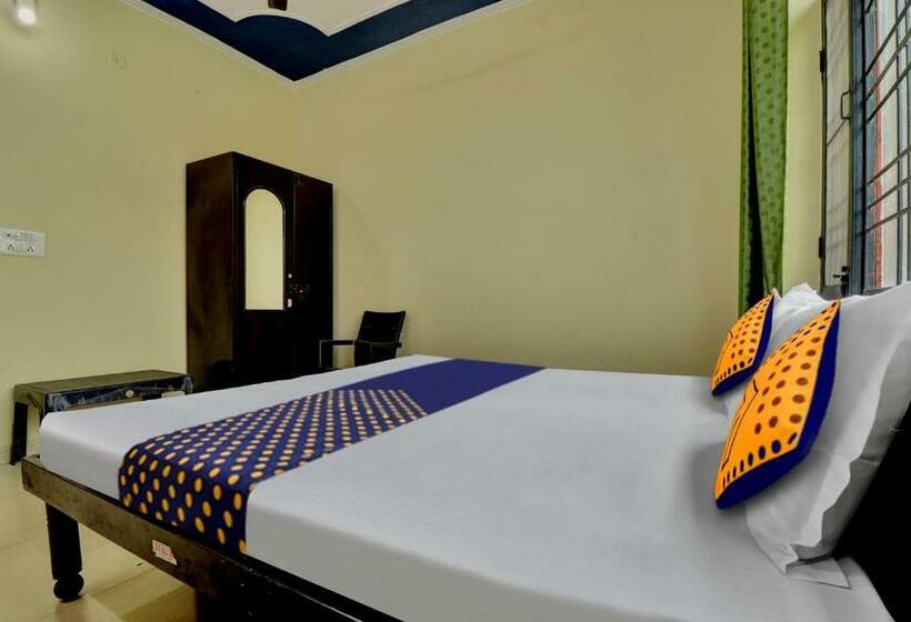 Трехместный Номер Классика, Spot On Atithi Guest House