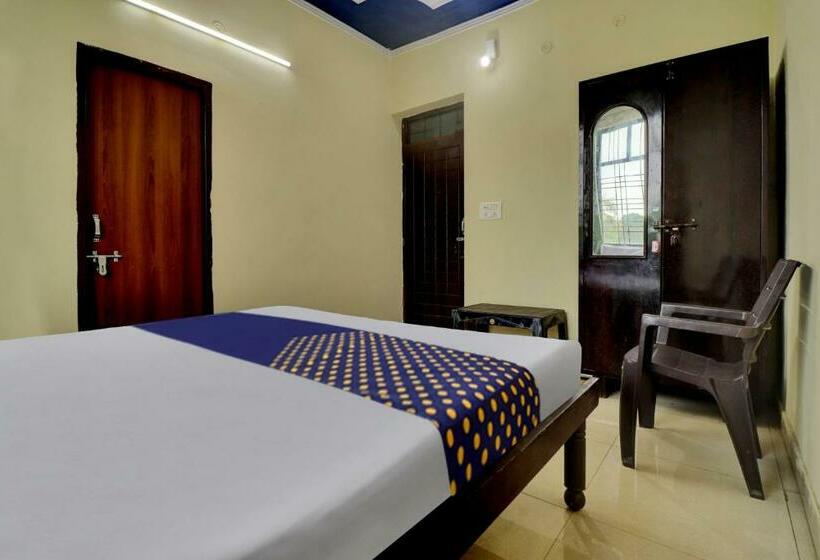 Трехместный Номер Классика, Spot On Atithi Guest House