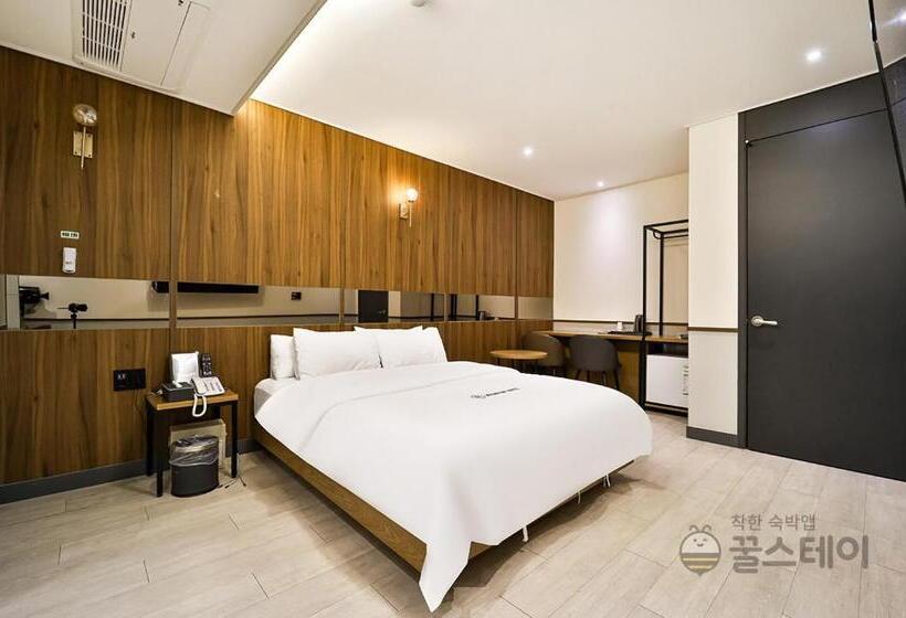 Quarto Estandar, Browndot Hotel Guun