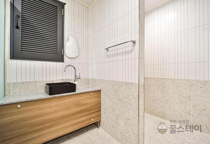 Quarto Estandar, Browndot Hotel Guun