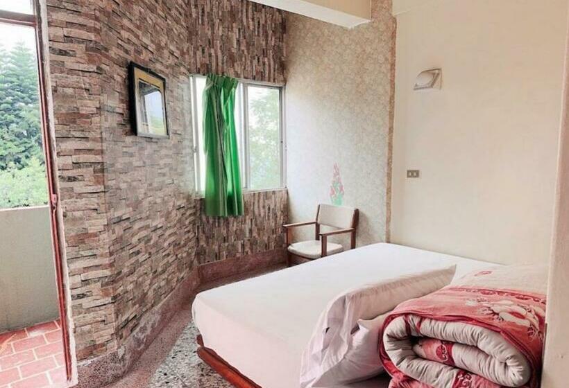 اتاق استاندارد با چشمانداز کوهستان, Shi Bi