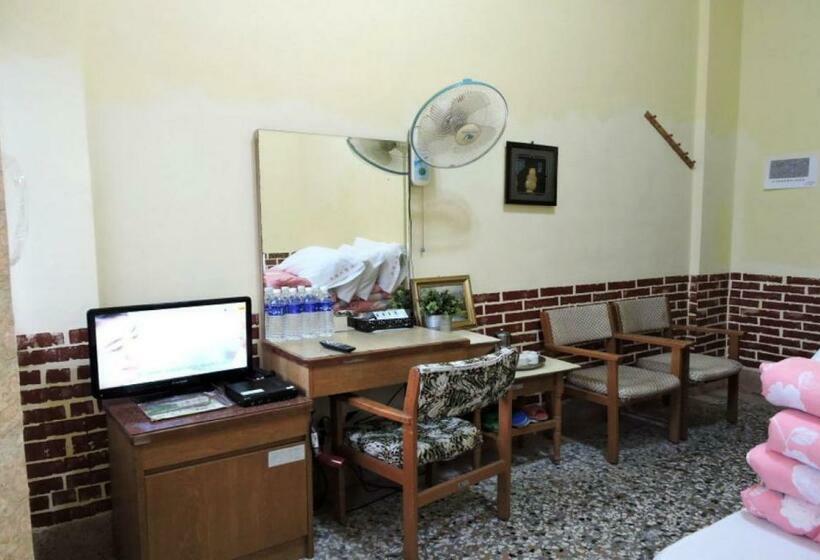 اتاق استاندارد چهار تخته, Shi Bi