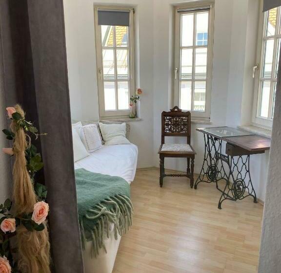 غرفة عائلية, Room In Apartment   Schlummern Wie Dornroschenrapunzel Im Schlosschen