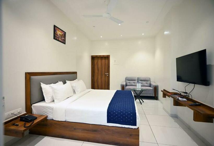 Номер Deluxe, The Sky Land Hotel & Restaurant