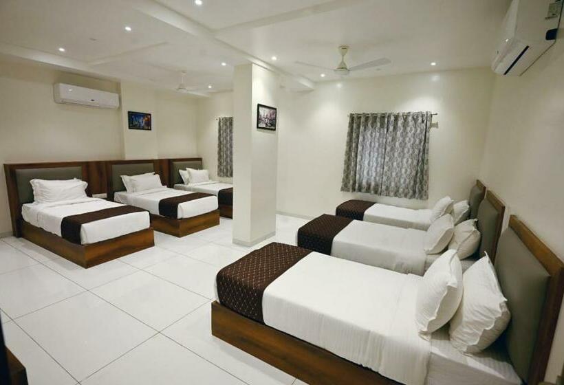 Семейный Номер, The Sky Land Hotel & Restaurant