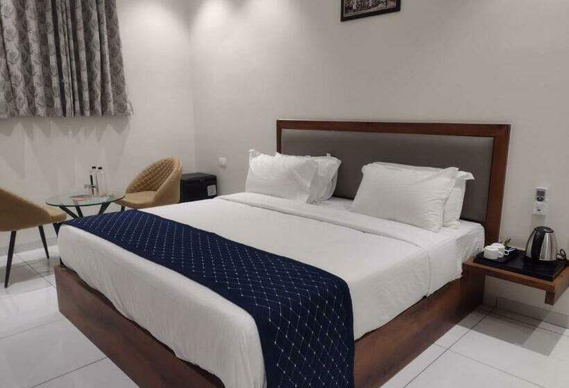 Номер Deluxe Кровать Кинг, The Sky Land Hotel & Restaurant