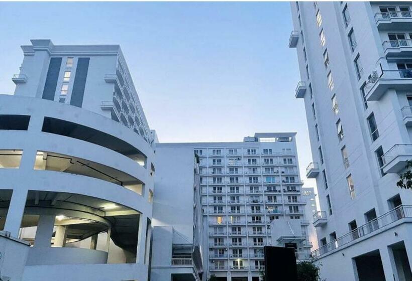 プールの見える1ベッドルームアパートメント, Caramel Dlf My Pad