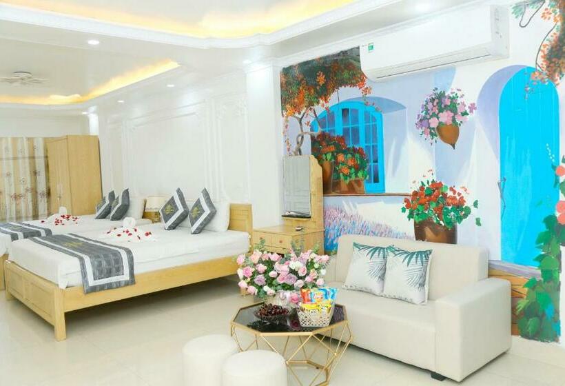 اتاق استاندارد سه تخته با بالکن, Noi Bai Ville Airport