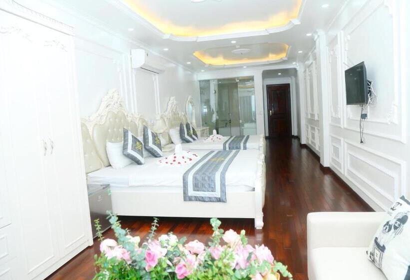 اتاق استاندارد سه تخته با بالکن, Noi Bai Ville Airport