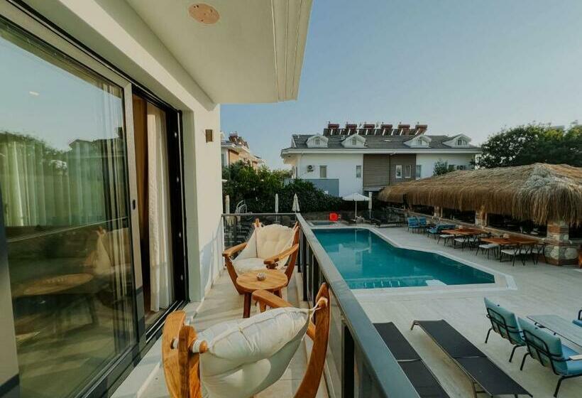 סוויטה עם מרפסת, Marla Suite Otel