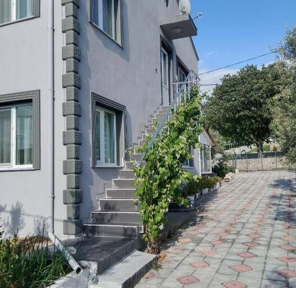 شقة غرفة واحدة, çetin Apart