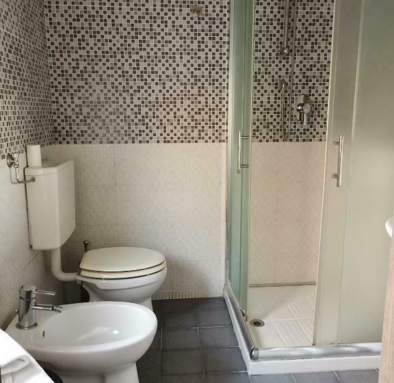 标准单人间, Bissi