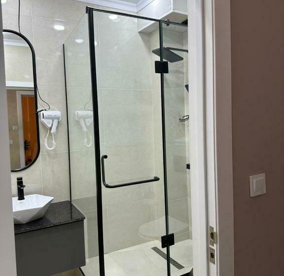 اتاق استاندارد با سرویس بهداشتی مشترک, Qas Saq