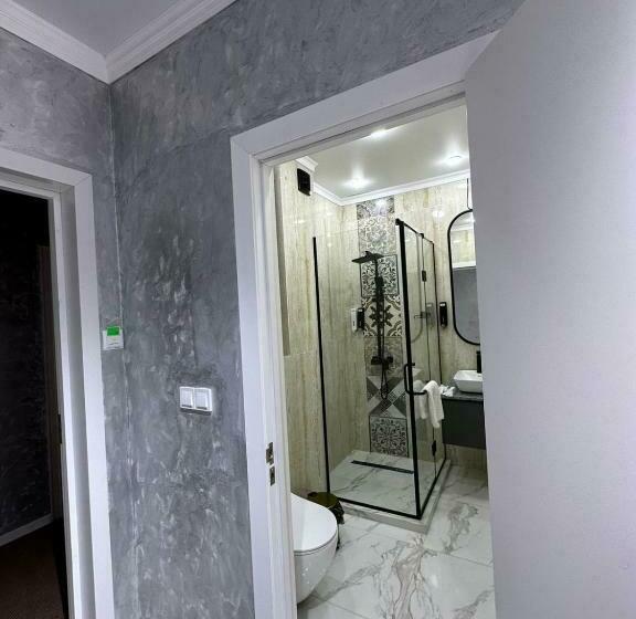 اتاق استاندارد با سرویس بهداشتی مشترک, Qas Saq