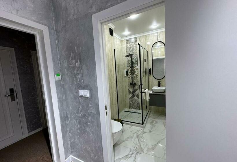 اتاق استاندارد با سرویس بهداشتی مشترک, Qas Saq