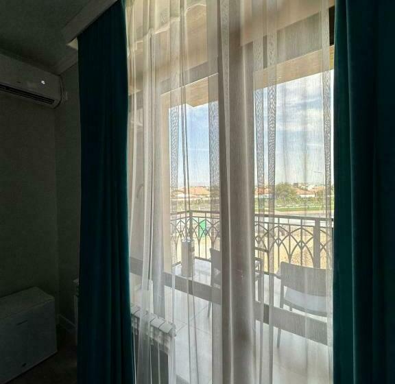 اتاق استاندارد با سرویس بهداشتی مشترک, Qas Saq