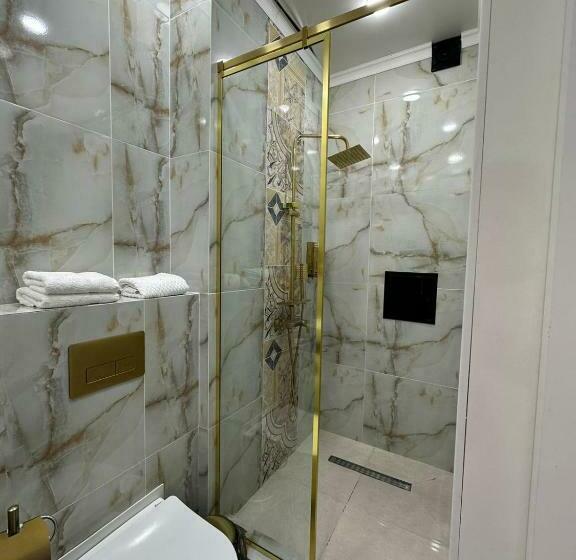 اتاق استاندارد با سرویس بهداشتی مشترک, Qas Saq