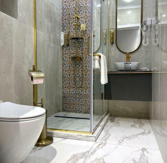 اتاق استاندارد با سرویس بهداشتی مشترک, Qas Saq