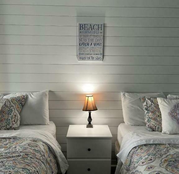 スタンダード４人部屋, Coastal Life 206   A 2nd Floor Studio With 2 Single Beds