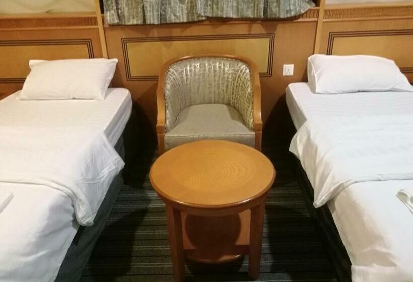 اتاق استاندارد سه نفره, فندق منار التوحيد 1