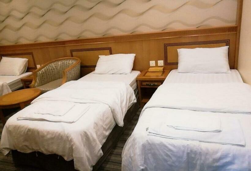 اتاق استاندارد چهار تخته, فندق منار التوحيد 1