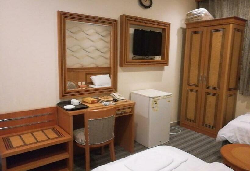 اتاق استاندارد چهار تخته, فندق منار التوحيد 1