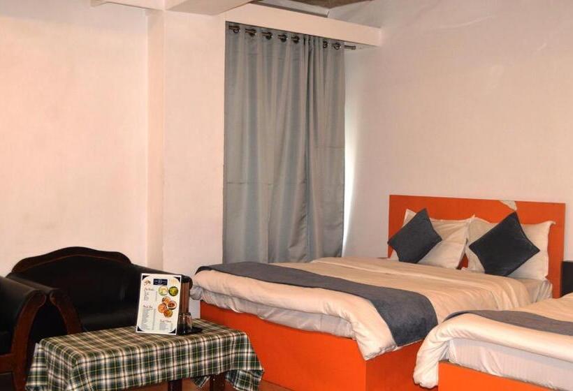 غرفة قياسية رباعية, The Jh Hotel Mountabu   200 Mtrs From Nakki Lake