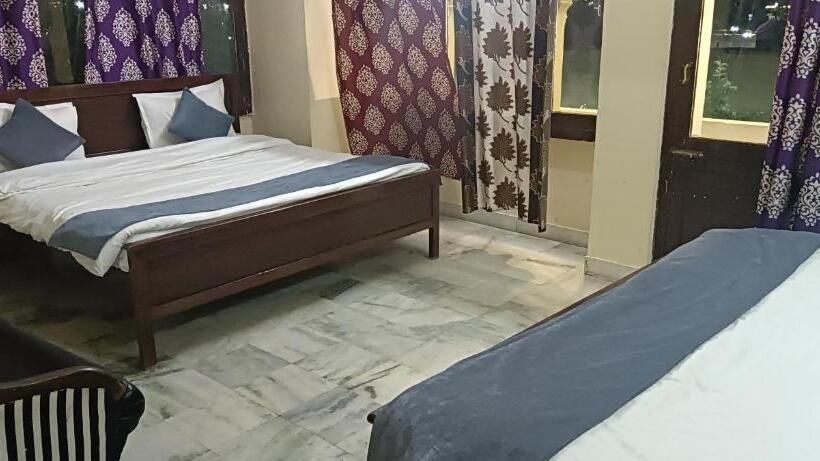 غرفة قياسية رباعية, The Jh Hotel Mountabu   200 Mtrs From Nakki Lake