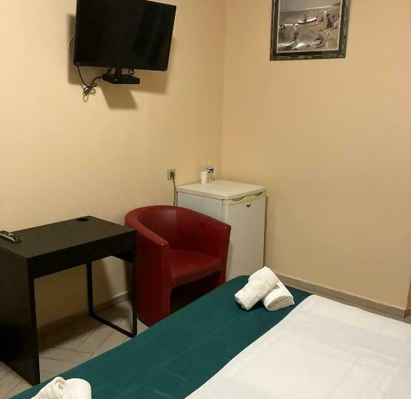 اتاق استاندارد, Arcotel Cannes 4 Minutes Du Palais Des Festivals New Management New Team Old Revievv