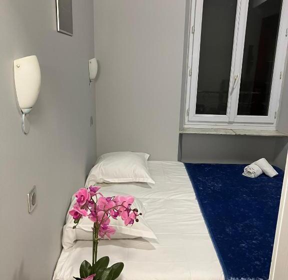 اتاق استاندارد, Arcotel Cannes 4 Minutes Du Palais Des Festivals New Management New Team Old Revievv