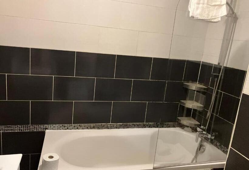 اتاق استاندارد, Arcotel Cannes 4 Minutes Du Palais Des Festivals New Management New Team Old Revievv