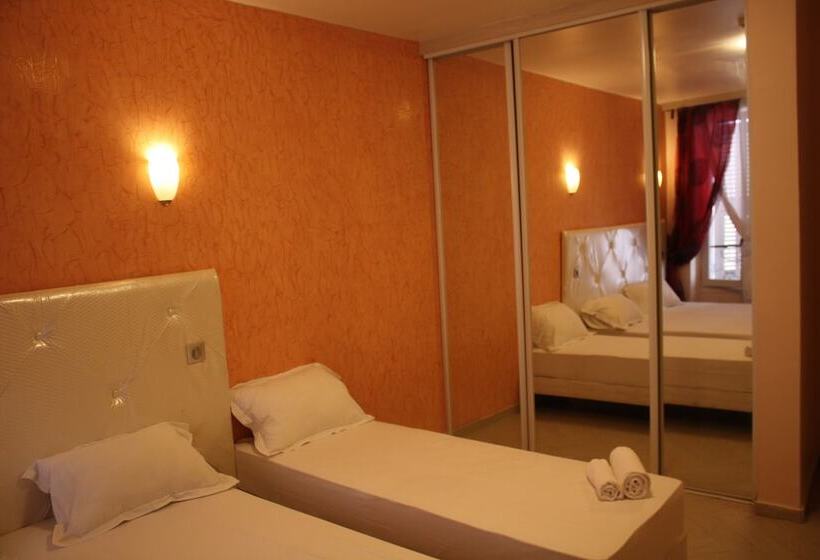 اتاق استاندارد سه نفره, Arcotel Cannes 4 Minutes Du Palais Des Festivals New Management New Team Old Revievv