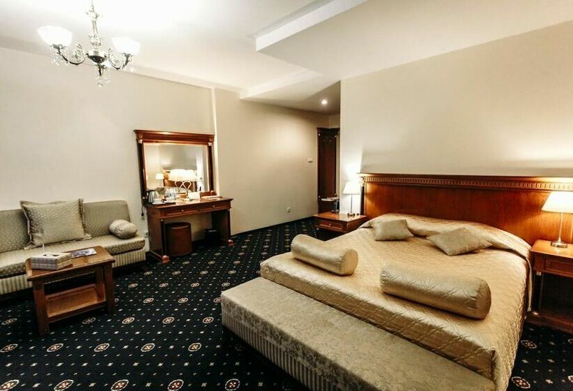 استودیوی استاندارد, Amur