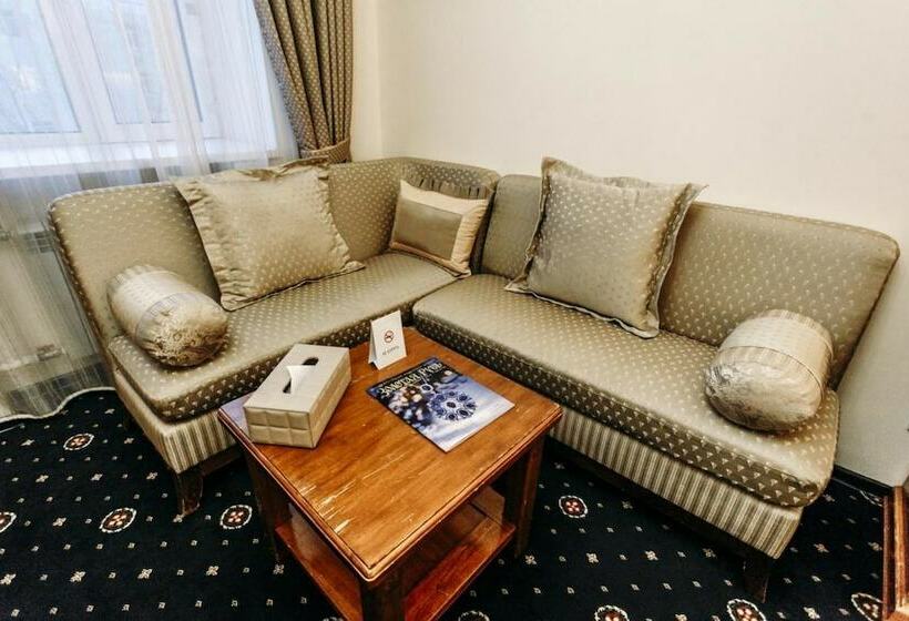 استودیوی استاندارد, Amur